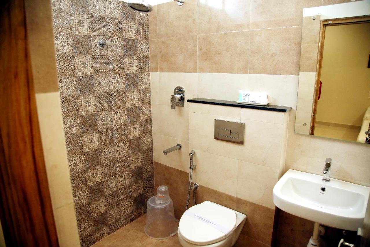 Apollo Court Hotel เชนไน ภายนอก รูปภาพ